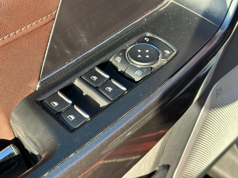 Ford F-150 Vehicle Full-screen Gallery Image 18