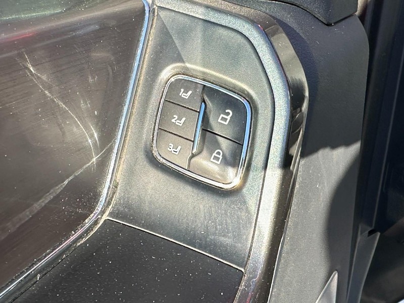 Ford F-150 Vehicle Full-screen Gallery Image 19