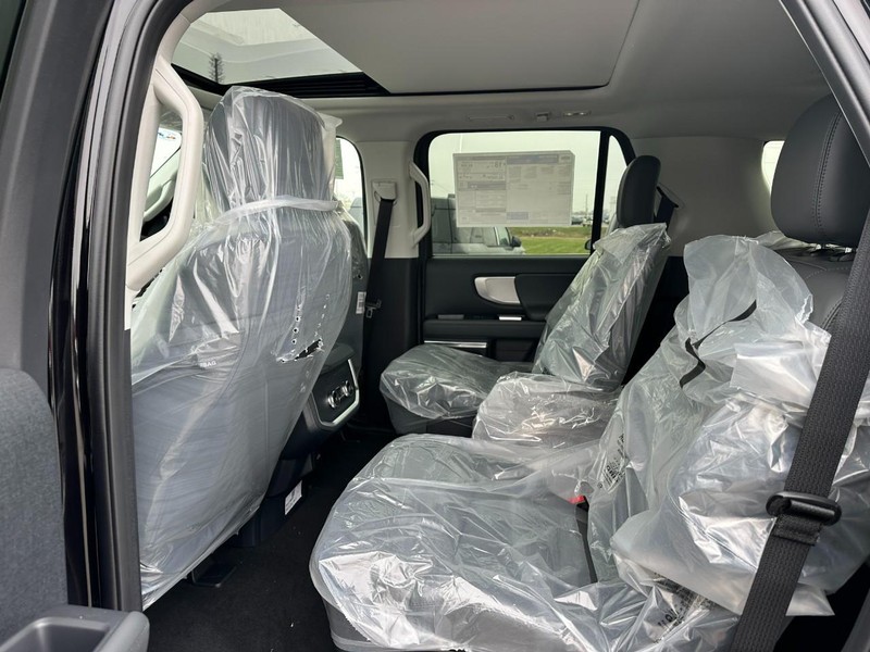 Ford Expedition Vehicle Full-screen Gallery Image 4