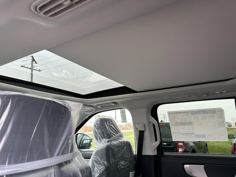 Ford Expedition Vehicle Full-screen Gallery Image 5