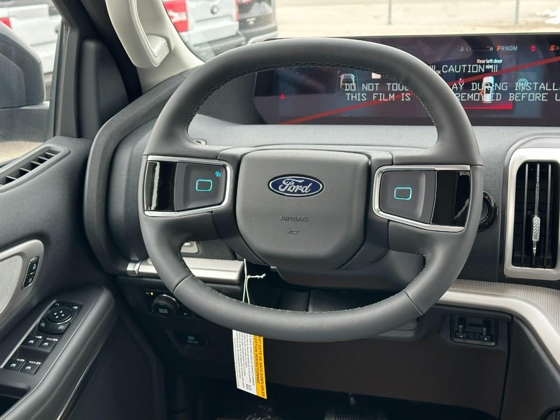 Ford Expedition Vehicle Full-screen Gallery Image 8