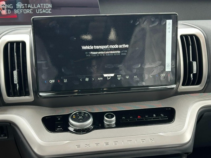 Ford Expedition Vehicle Full-screen Gallery Image 9