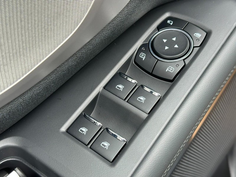 Ford Expedition Vehicle Full-screen Gallery Image 11