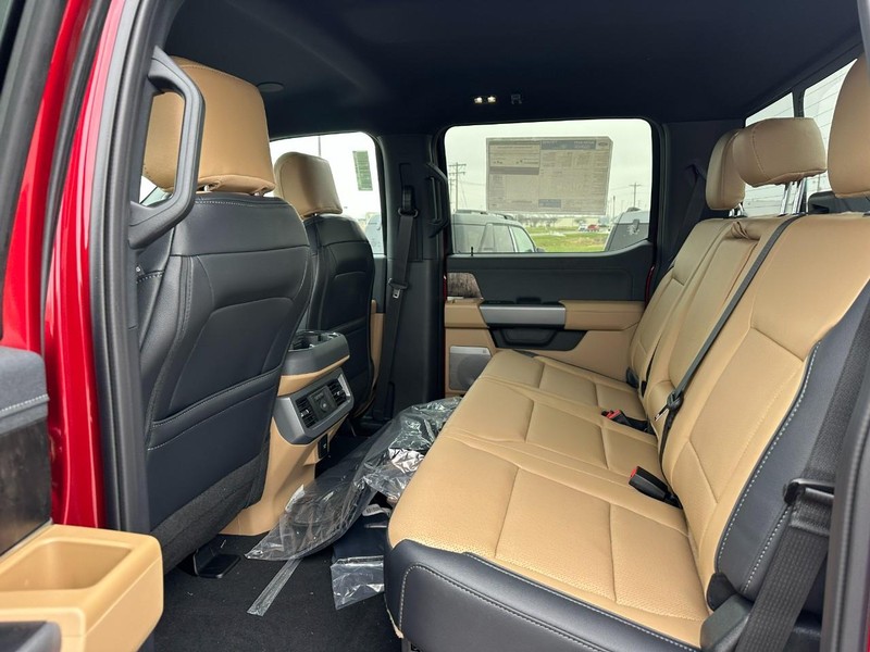 Ford Super Duty F-350 SRW Vehicle Full-screen Gallery Image 4