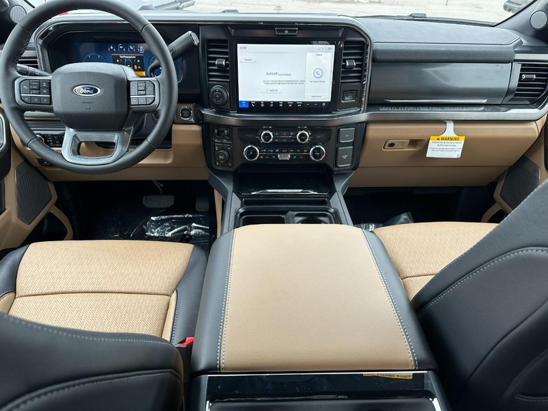 Ford Super Duty F-350 SRW Vehicle Full-screen Gallery Image 5