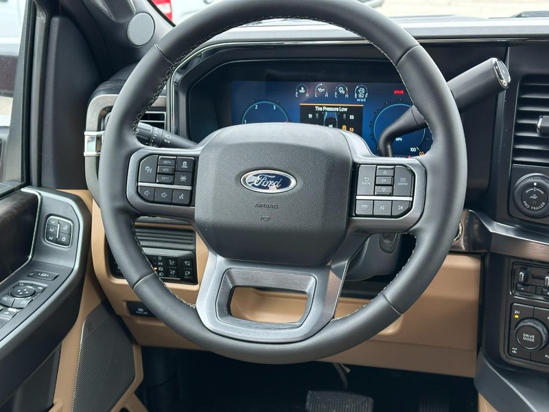 Ford Super Duty F-350 SRW Vehicle Full-screen Gallery Image 6