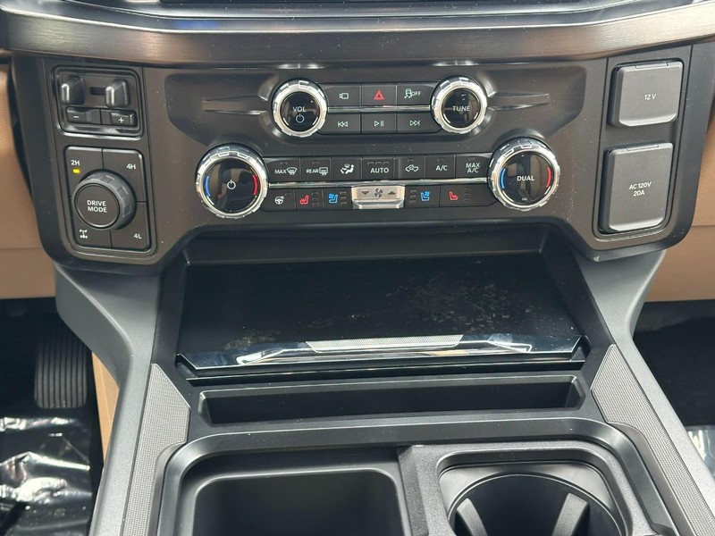 Ford Super Duty F-350 SRW Vehicle Full-screen Gallery Image 8