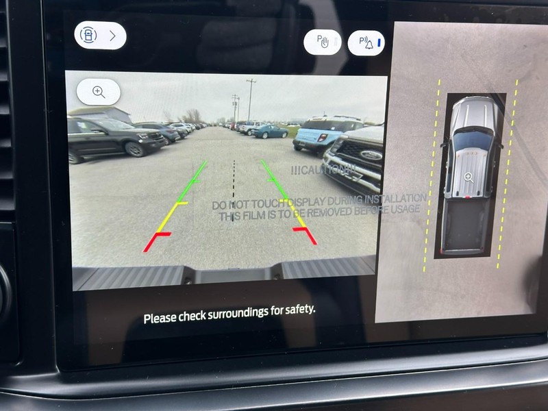 Ford Super Duty F-350 SRW Vehicle Full-screen Gallery Image 16