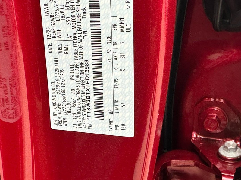 Ford Super Duty F-350 SRW Vehicle Full-screen Gallery Image 17