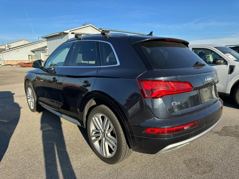 Audi Q5 Vehicle Full-screen Gallery Image 04