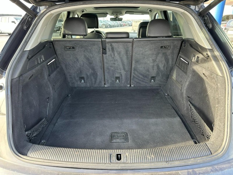 Audi Q5 Vehicle Full-screen Gallery Image 5