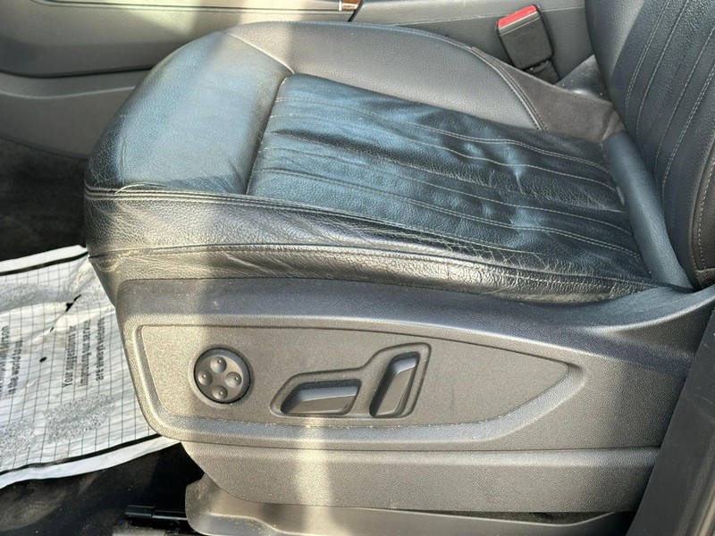 Audi Q5 Vehicle Full-screen Gallery Image 19