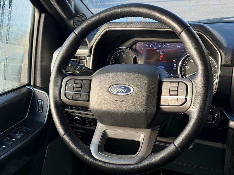 Ford F-150 Vehicle Full-screen Gallery Image 12