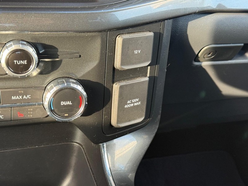 Ford F-150 Vehicle Full-screen Gallery Image 20