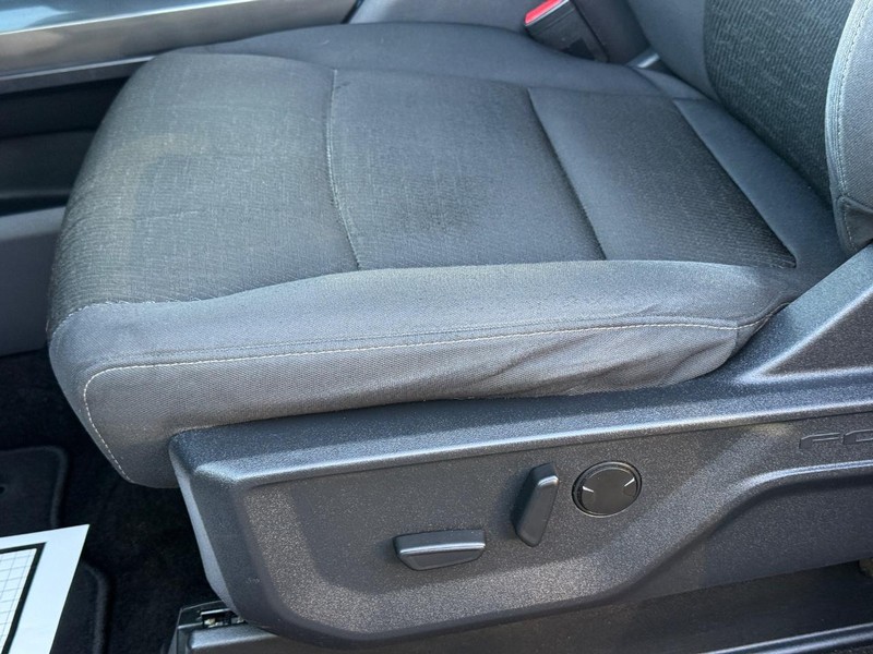 Ford F-150 Vehicle Full-screen Gallery Image 27