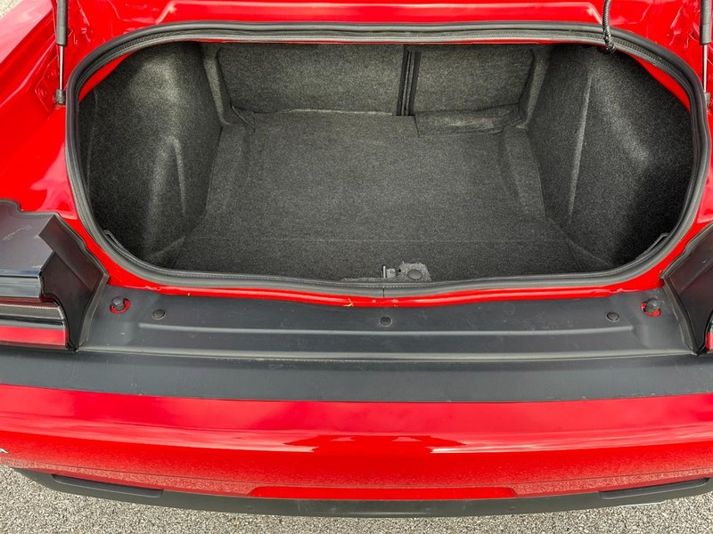 Dodge Challenger Vehicle Full-screen Gallery Image 05