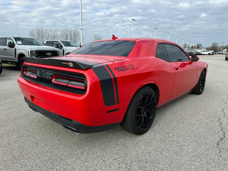Dodge Challenger Vehicle Full-screen Gallery Image 06