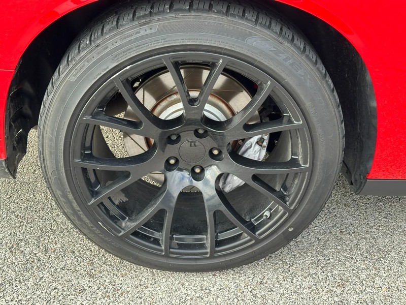 Dodge Challenger Vehicle Full-screen Gallery Image 07