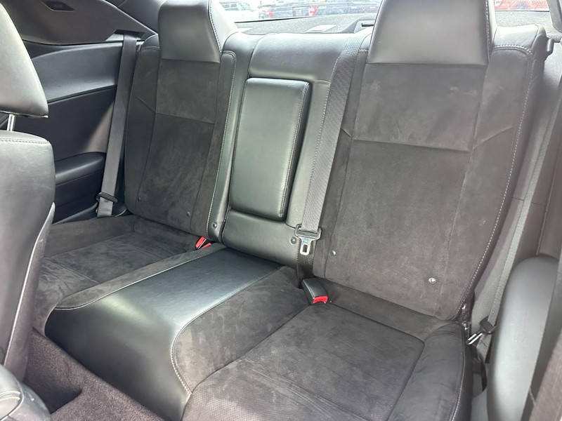 Dodge Challenger Vehicle Full-screen Gallery Image 11