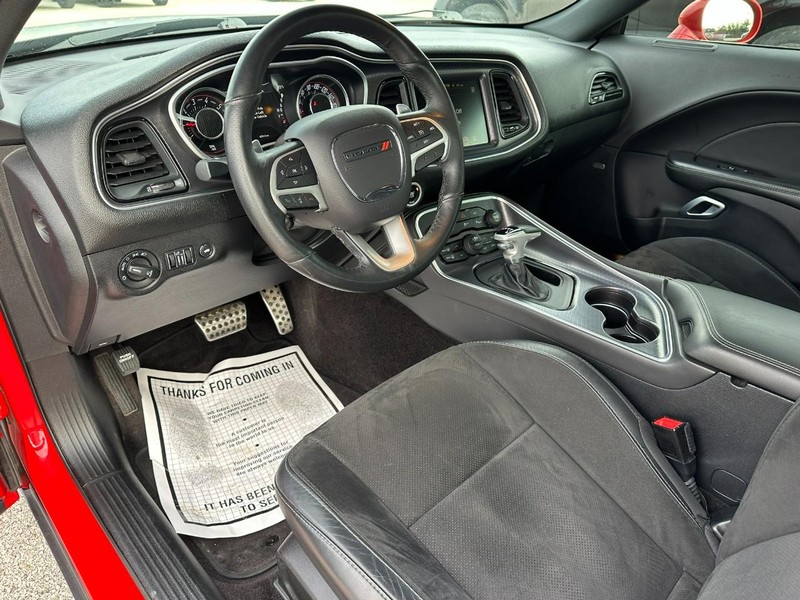 Dodge Challenger Vehicle Full-screen Gallery Image 12