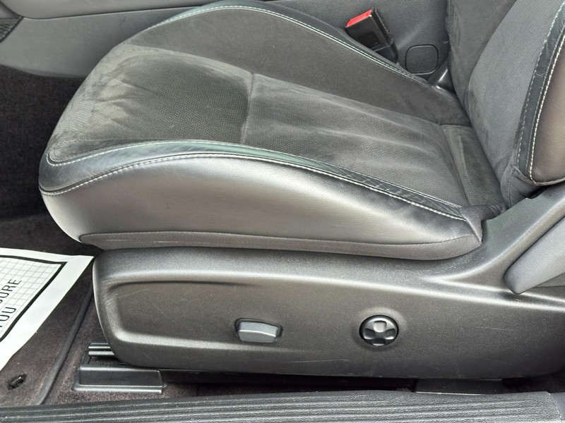 Dodge Challenger Vehicle Full-screen Gallery Image 14