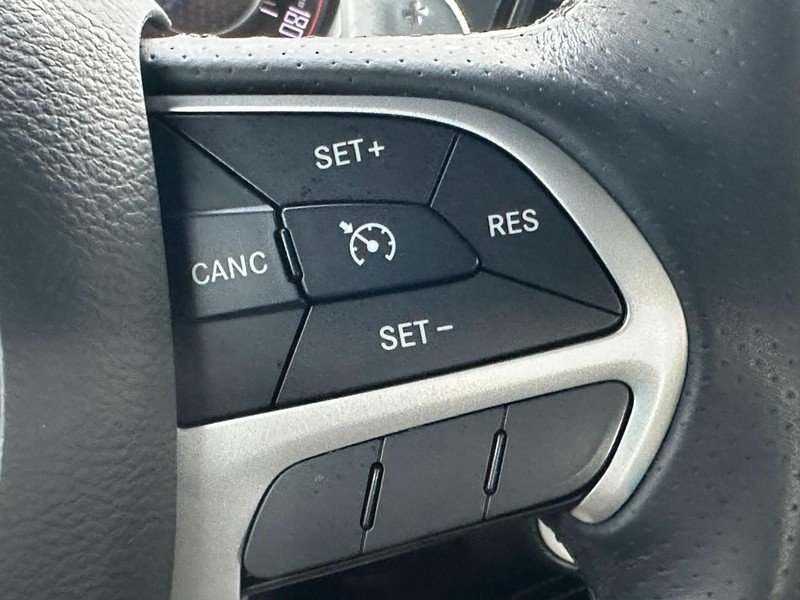 Dodge Challenger Vehicle Full-screen Gallery Image 16