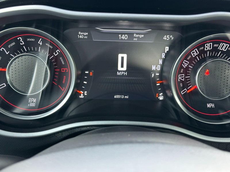 Dodge Challenger Vehicle Full-screen Gallery Image 17