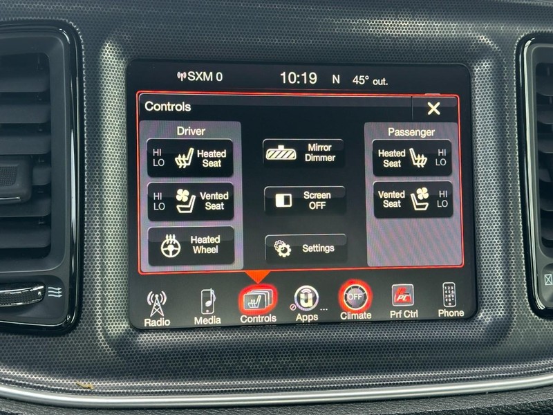 Dodge Challenger Vehicle Full-screen Gallery Image 18