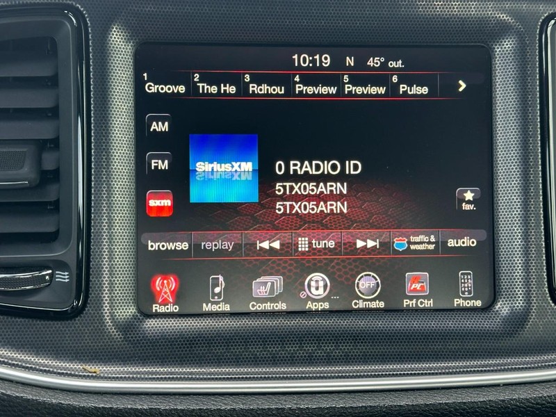 Dodge Challenger Vehicle Full-screen Gallery Image 19