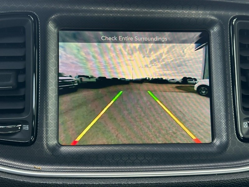 Dodge Challenger Vehicle Full-screen Gallery Image 21