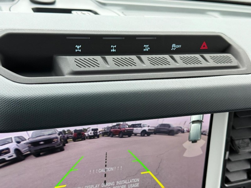 Ford Bronco Vehicle Full-screen Gallery Image 11