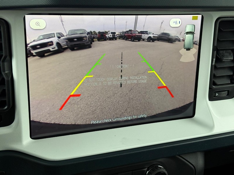 Ford Bronco Vehicle Full-screen Gallery Image 12