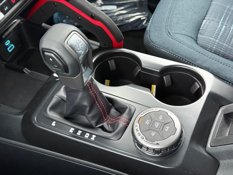 Ford Bronco Vehicle Full-screen Gallery Image 14