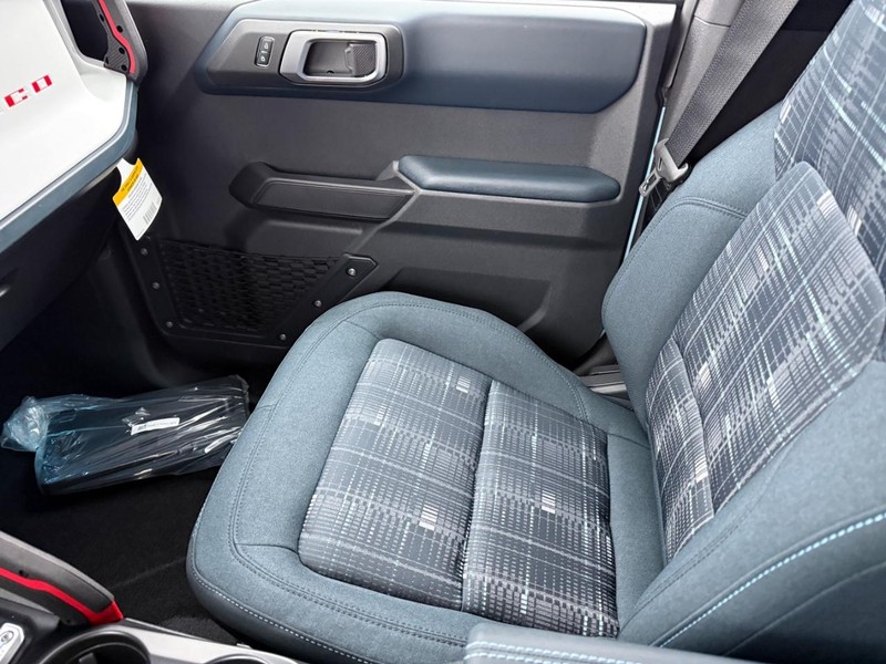 Ford Bronco Vehicle Full-screen Gallery Image 15