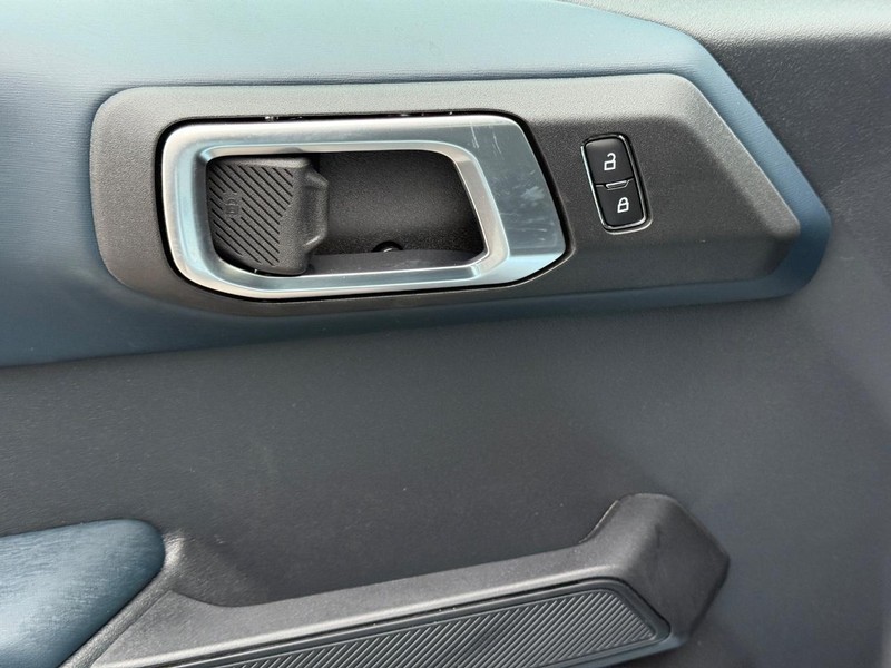 Ford Bronco Vehicle Full-screen Gallery Image 17