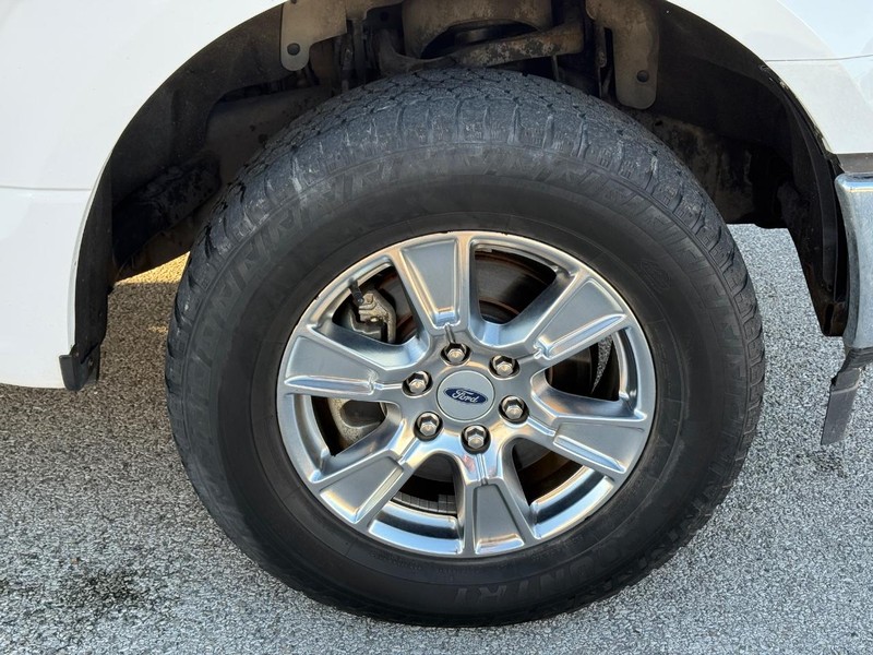 Ford F-150 Vehicle Full-screen Gallery Image 7