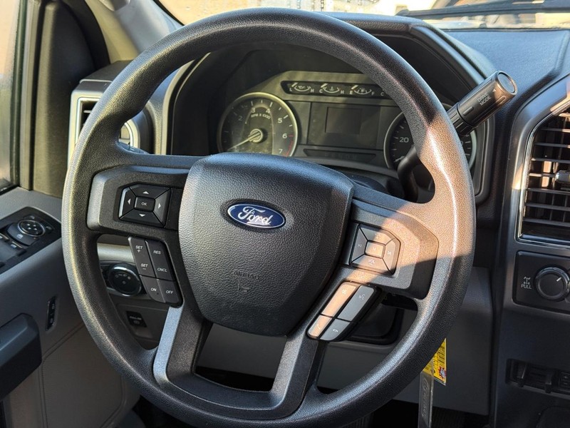 Ford F-150 Vehicle Full-screen Gallery Image 12