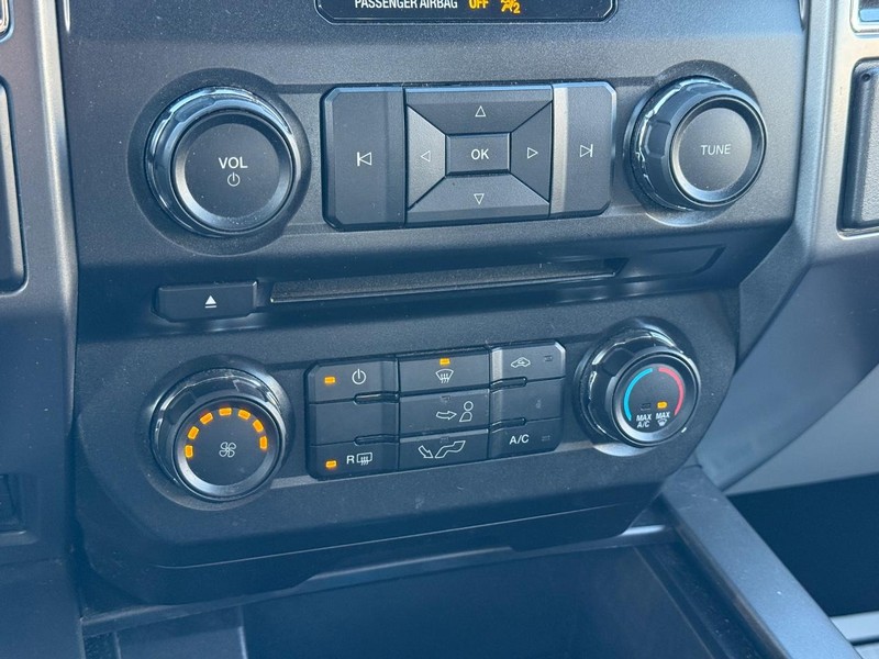 Ford F-150 Vehicle Full-screen Gallery Image 17