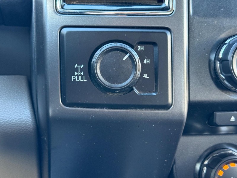 Ford F-150 Vehicle Full-screen Gallery Image 18