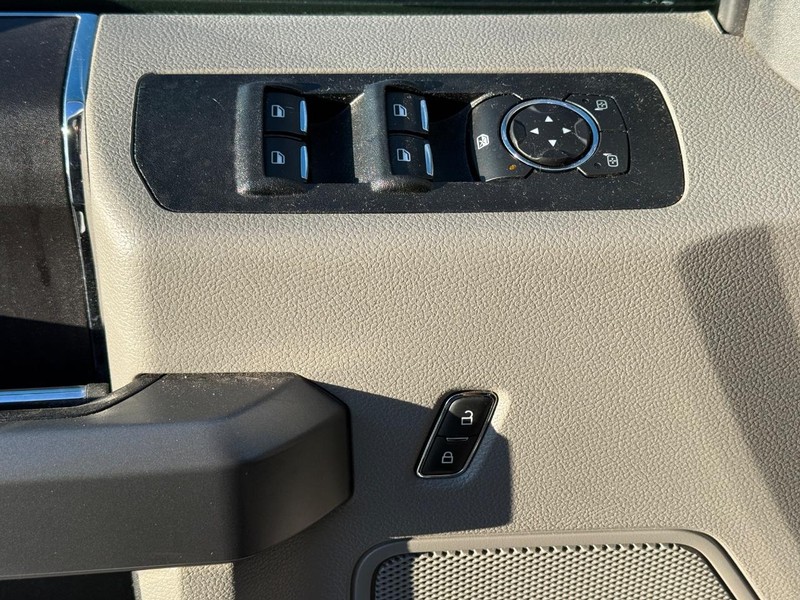 Ford F-150 Vehicle Full-screen Gallery Image 22