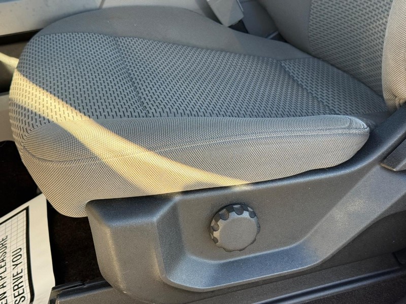 Ford F-150 Vehicle Full-screen Gallery Image 23