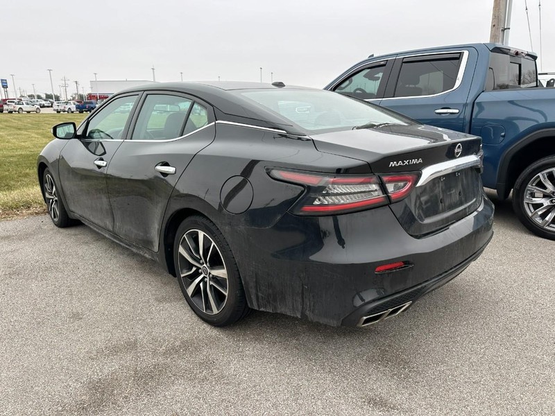 Nissan Maxima Vehicle Full-screen Gallery Image 4