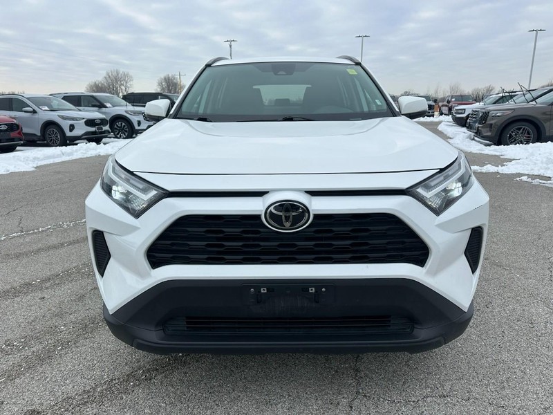 Toyota RAV4 Vehicle Full-screen Gallery Image 9