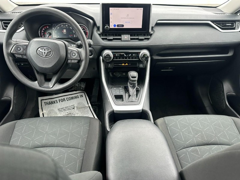 Toyota RAV4 Vehicle Full-screen Gallery Image 11