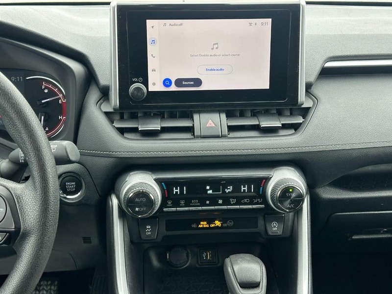 Toyota RAV4 Vehicle Full-screen Gallery Image 13