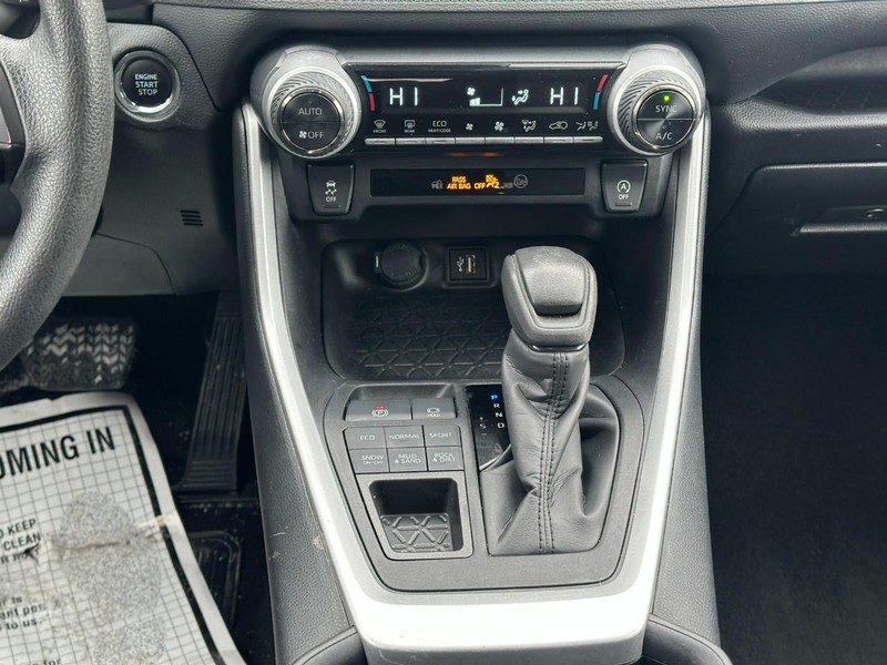 Toyota RAV4 Vehicle Full-screen Gallery Image 14