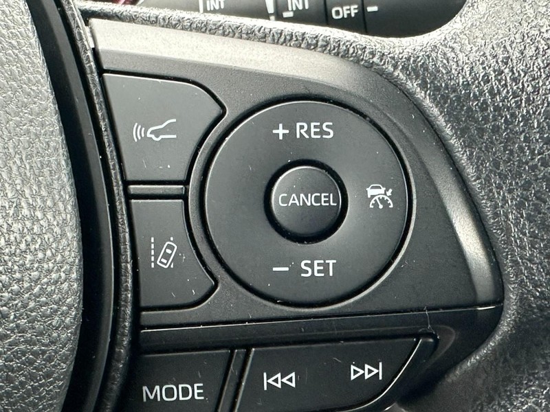 Toyota RAV4 Vehicle Full-screen Gallery Image 19