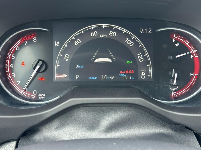 Toyota RAV4 Vehicle Full-screen Gallery Image 20