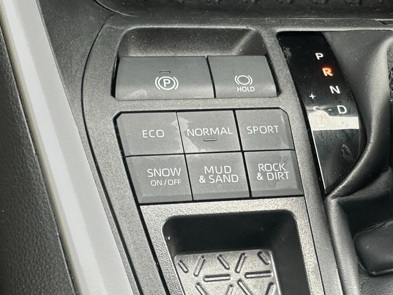 Toyota RAV4 Vehicle Full-screen Gallery Image 21