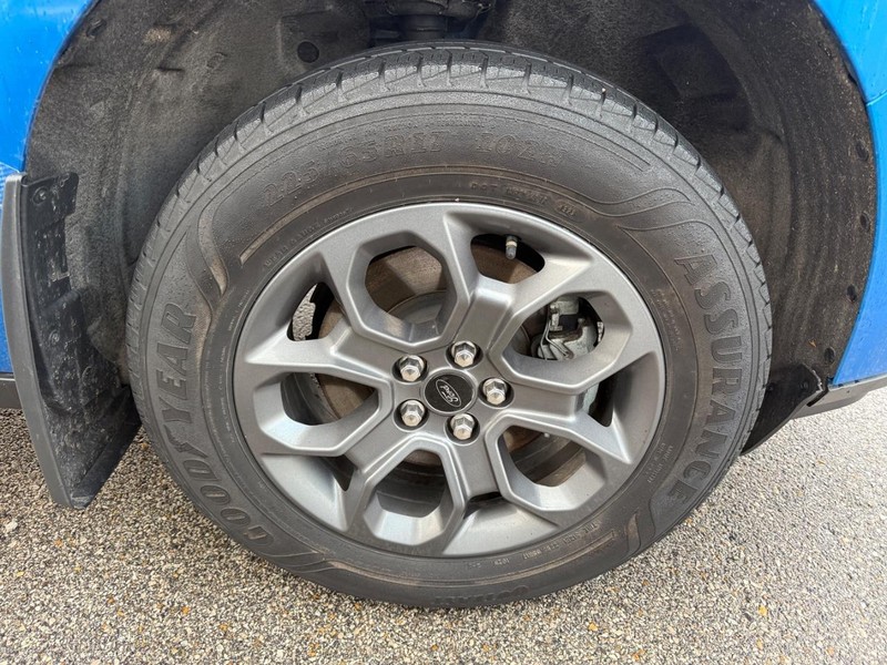 Ford Maverick Vehicle Full-screen Gallery Image 4